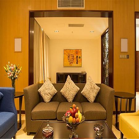 Ocean Spring Grand Metropark Hotel Джухай Екстериор снимка