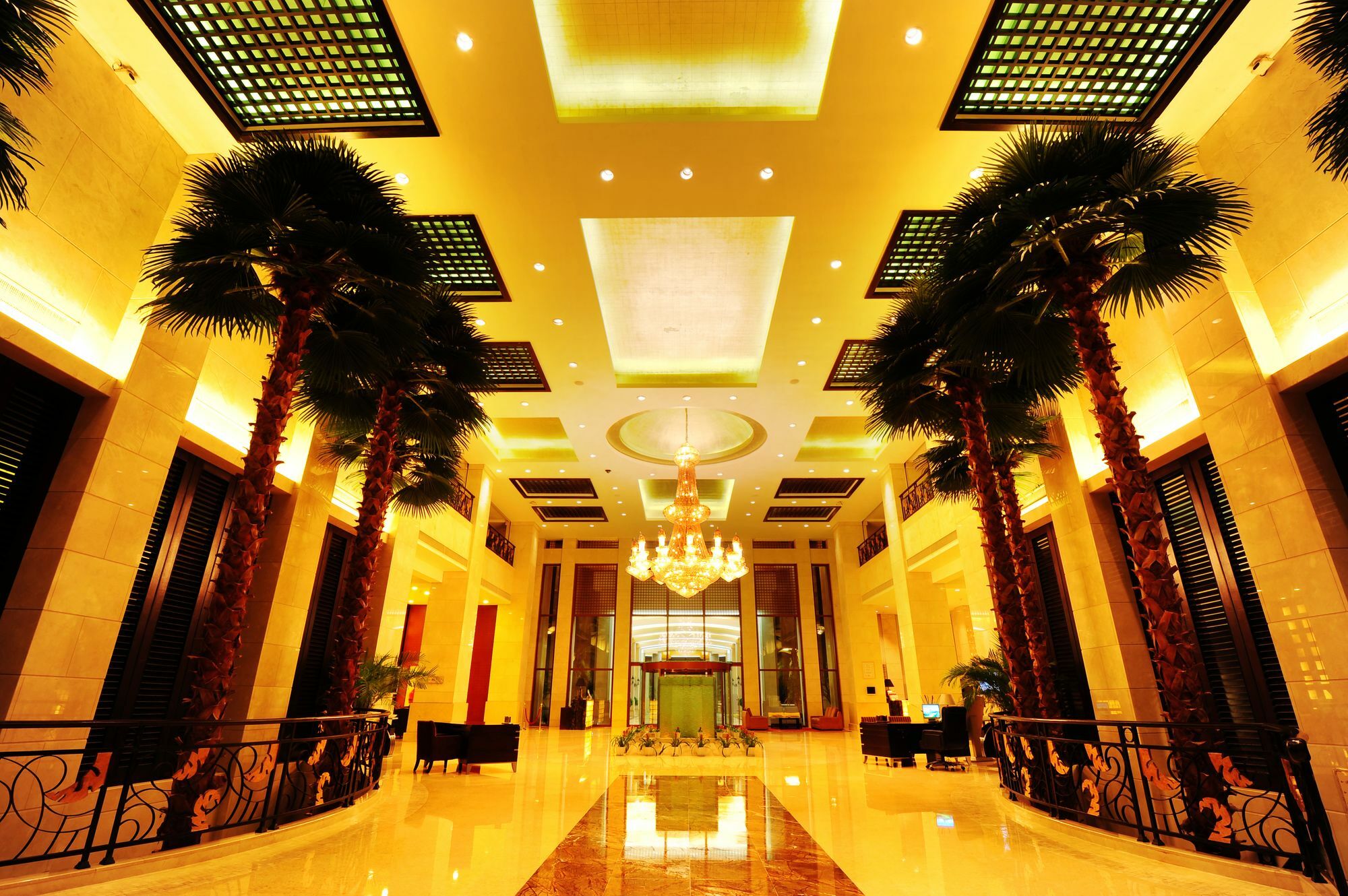 Ocean Spring Grand Metropark Hotel Джухай Екстериор снимка