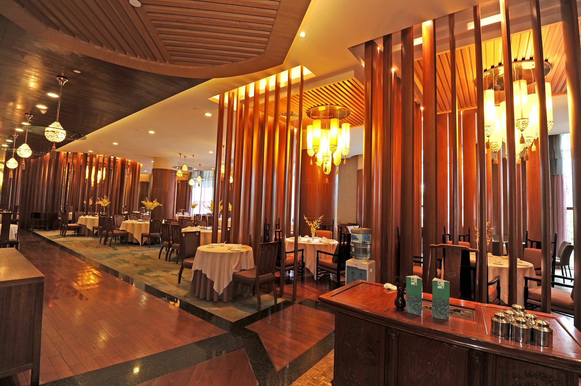 Ocean Spring Grand Metropark Hotel Джухай Екстериор снимка