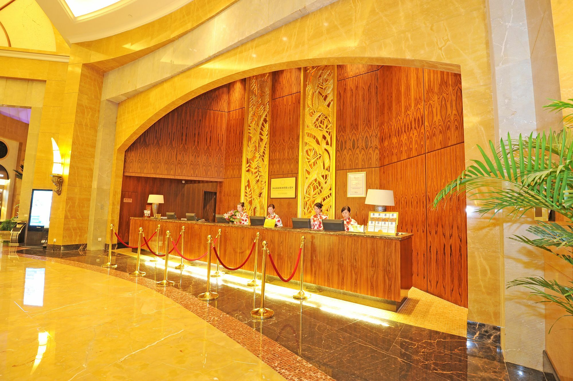 Ocean Spring Grand Metropark Hotel Джухай Екстериор снимка